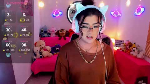 Snapshot of michellevanss22 chatting on October 16, 5:45 pm online show from October 16, 5:45 pm