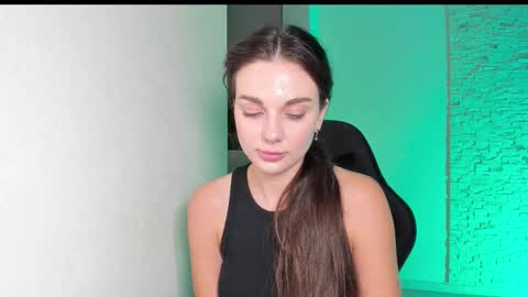 Michellee online show from November 1, 4:06 pm