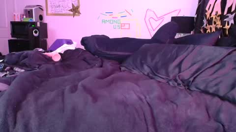 Snapshot of midnightrose11 chatting on January 29, 10:58 am Midnightrose online show from January 29, 10:58 am