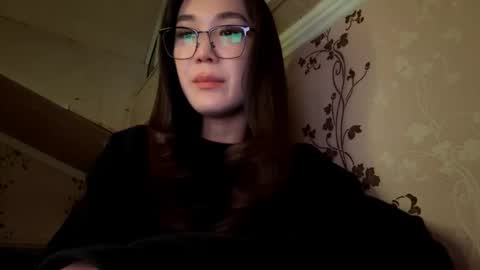 migdaliafenlon online show from October 16, 4:39 pm