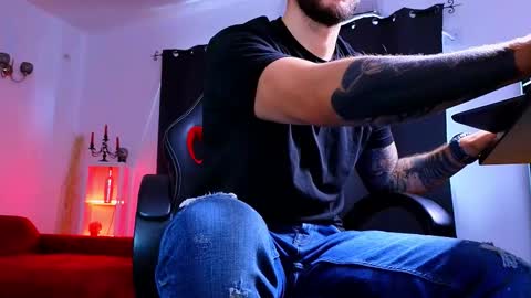 MightyAaron online show from October 18, 7:45 am