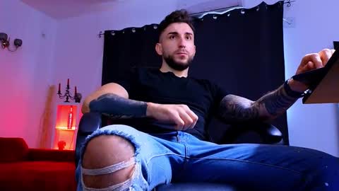 MightyAaron online show from December 5, 9:19 am