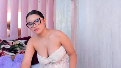 Mia  online show from September 29, 10:14 am