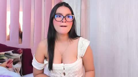 Mia  online show from October 21, 10:31 am