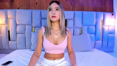 miia_reeves_ online show from June 5, 11:59 am