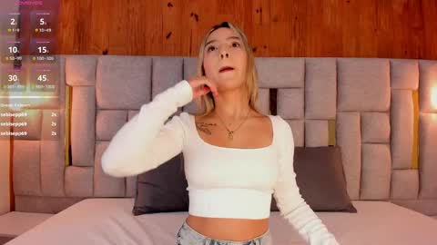 miia_reeves_ online show from April 5, 11:29 am