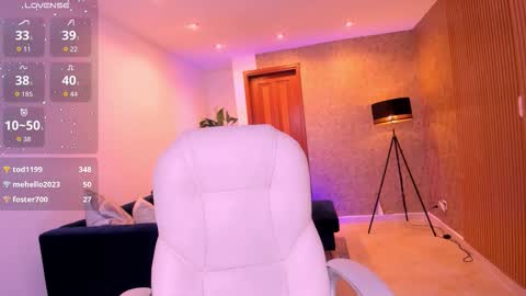 Mia online show from September 12, 2:08 pm