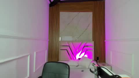 Mia Monroe online show from November 17, 7:49 pm