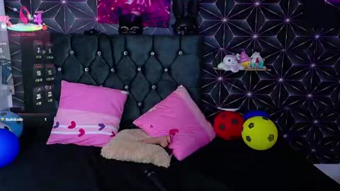 miis_beellaa online show from July 3, 12:54 pm