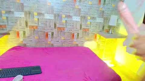 Dulce   online show from October 12, 2:53 pm