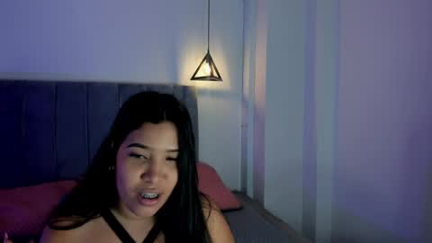 Snapshot of miiss_greyy chatting on March 3, 7:28 pm miiss_greyy online show from March 3, 7:28 pm