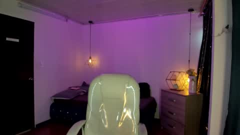 miiss_greyy online show from September 26, 11:40 am