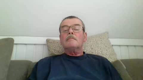 mikael42 online show from April 12, 1:15 pm