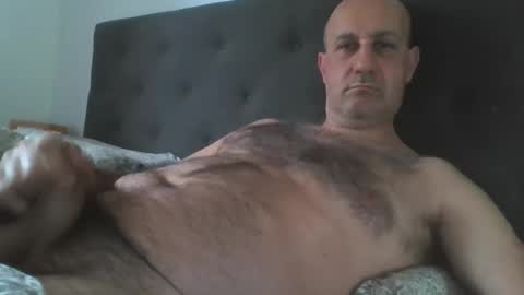 mikael_r52 online show from June 5, 6:52 am
