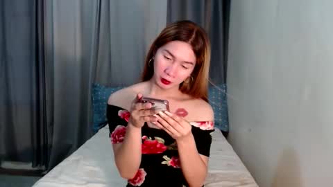 Snapshot of mikaellasander chatting on October 16, 1:00 pm ELLA online show from October 16, 1:00 pm