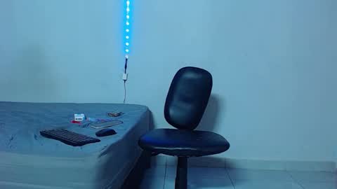 Mike IMDEPENDIENT MODEL online show from October 31, 3:29 am