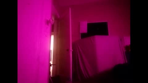 mikeoxhughes216 online show from December 1, 9:51 am