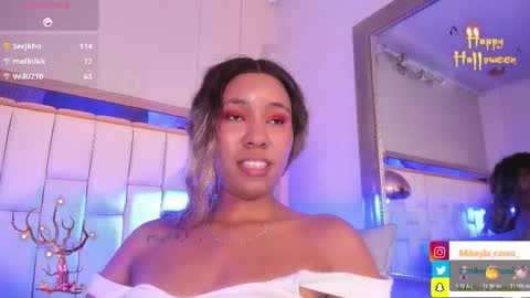 Mikeyla  online show from October 23, 11:16 pm