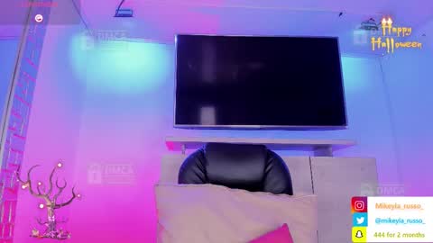 Mikeyla  online show from October 29, 8:20 pm