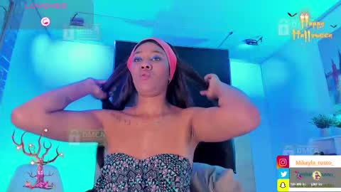 Mikeyla  online show from October 6, 9:10 pm