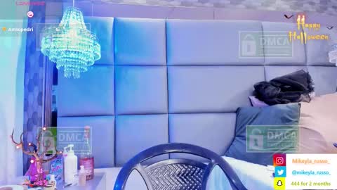 Mikeyla  online show from October 18, 11:53 pm