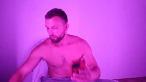 mikhael767676 online show from August 4, 9:33 pm