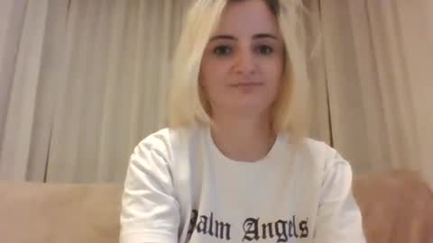 miki234809581 online show from November 5, 10:01 pm