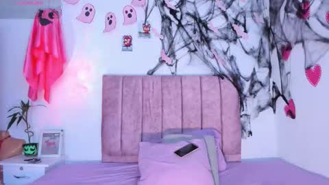 mila_1wood online show from October 12, 2:20 pm