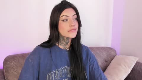 Snapshot of mila_monty__ chatting on February 7, 9:15 pm online show from February 7, 9:15 pm