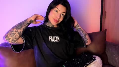     online show from November 5, 12:12 am