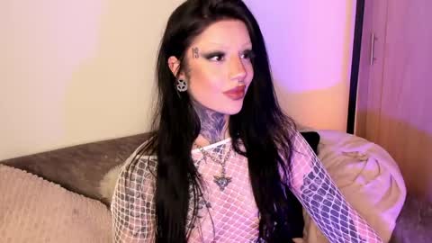     online show from April 12, 6:06 am