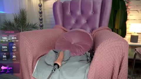 Mila Sapphire online show from October 18, 7:45 am