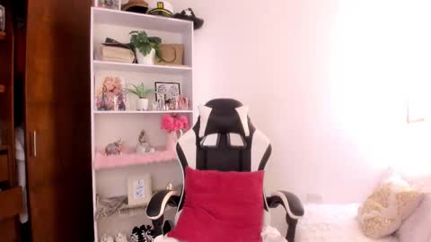 Mila online show from November 7, 9:39 pm