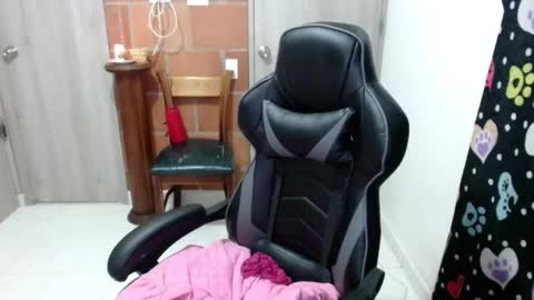 Snapshot of milacoxx8819 chatting on February 1, 12:07 am milacoxx8819 online show from February 1, 12:07 am