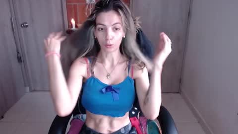 Snapshot of milacoxx8819 chatting on February 11, 2:57 pm milacoxx8819 online show from February 11, 2:57 pm