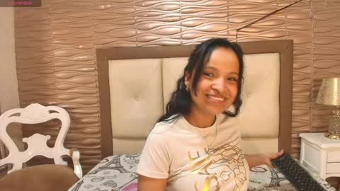 miladiosa online show from April 11, 1:04 pm