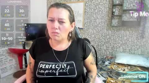 Miladys Lopez online show from May 11, 6:49 pm