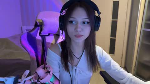 milamiuu online show from January 13, 2:14 pm