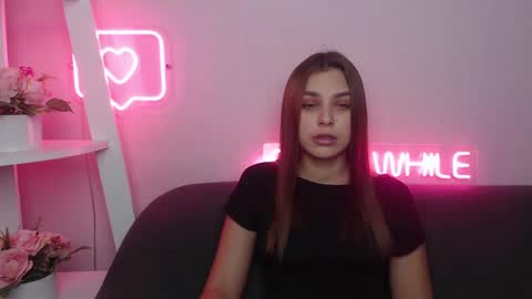 Snapshot of milanaangelas chatting on February 2, 5:42 am milanaangelas online show from February 2, 5:42 am