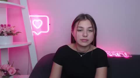Snapshot of milanaangelas chatting on February 14, 5:51 am milanaangelas online show from February 14, 5:51 am