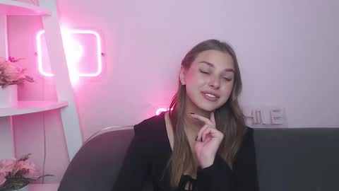 Snapshot of milanaangelas chatting on September 15, 12:50 pm milanaangelas online show from September 15, 12:50 pm