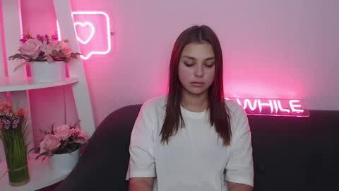 Snapshot of milanaangelas chatting on January 19, 11:01 am milanaangelas online show from January 19, 11:01 am