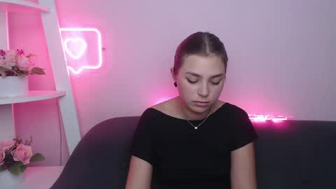 Snapshot of milanaangelas chatting on February 9, 11:04 am milanaangelas online show from February 9, 11:04 am