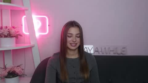 milanaangelas online show from November 15, 6:26 am