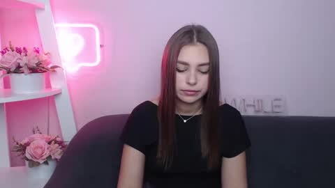 Snapshot of milanaangelas chatting on March 2, 5:33 am milanaangelas online show from March 2, 5:33 am