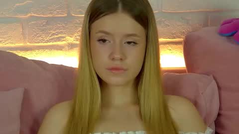 MilanaBalmain online show from December 2, 5:04 am