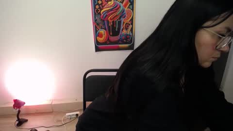 milania_milaa online show from October 1, 9:30 am