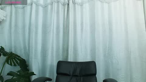 Snapshot of milansantana24 chatting on December 5, 11:56 pm MILAN SANTANA online show from December 5, 11:56 pm