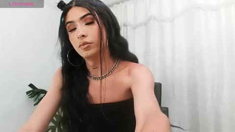 Snapshot of milansantana24 chatting on December 3, 12:30 am MILAN SANTANA online show from December 3, 12:30 am