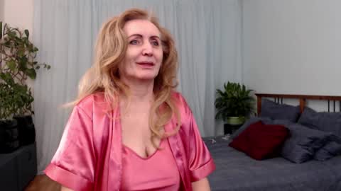 Mila online show from December 14, 2:45 pm